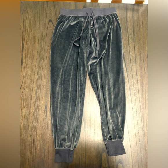 Secret Treasures Pants - Secret Treasures Sleep Pants. Size Small 4-6